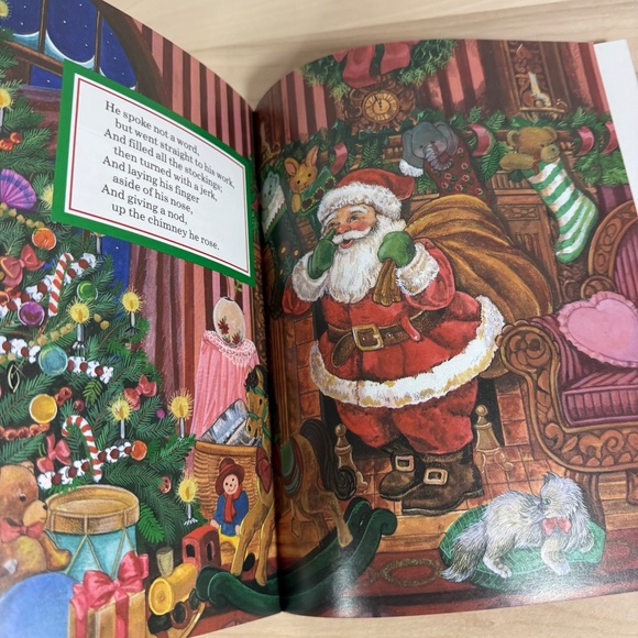 Set of 4 Christmas-Themed Children's Books in EUC - Picture 10 of 14